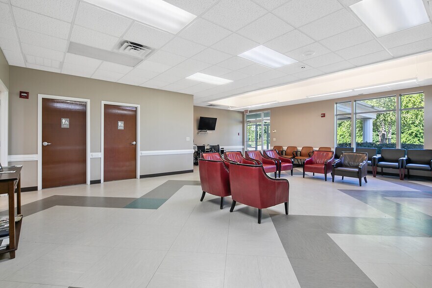 More Photos Of 303-305 Tilghman Dr, Dunn Medical For Sale