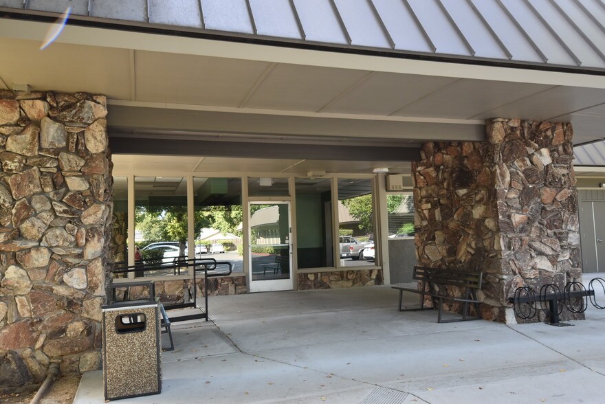 More Photos Of 635 Anderson Rd, Davis Medical For Lease