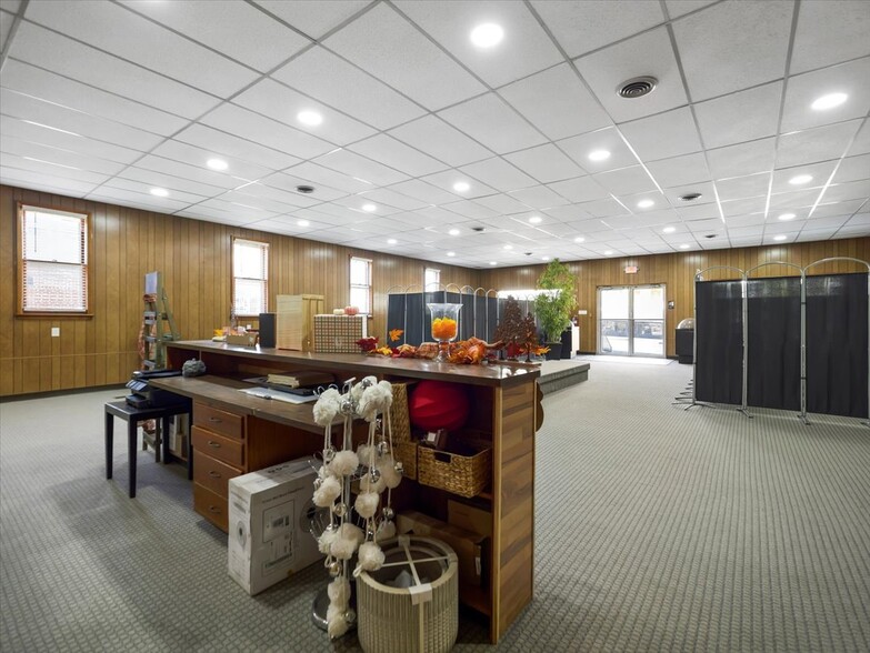 More Photos Of 128 W 3rd St, Waynesboro Freestanding For Sale