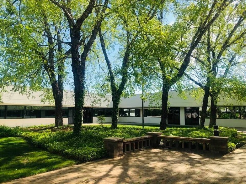 More Photos Of 3555 Veterans Memorial Hwy, Ronkonkoma Office For Sale
