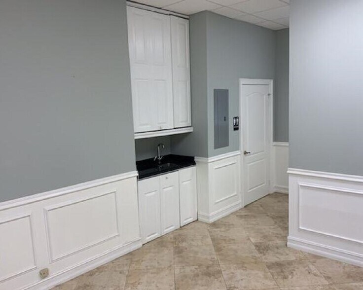 More Photos Of 635 SE 10th St, Deerfield Beach Office For Lease