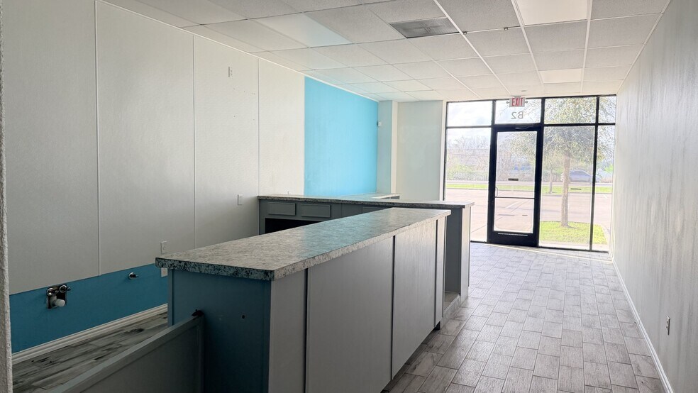 More Photos Of 1624 Hill Ave, Dickinson Storefront Retail Office For Lease