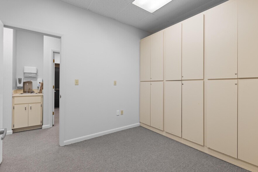 More Photos Of 2339 Sunset Point Rd, Clearwater Medical For Lease