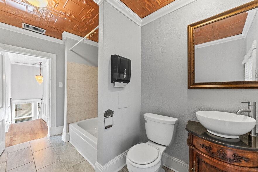 More Photos Of 4206 N Nebraska Ave, Tampa Loft Creative Space For Sale