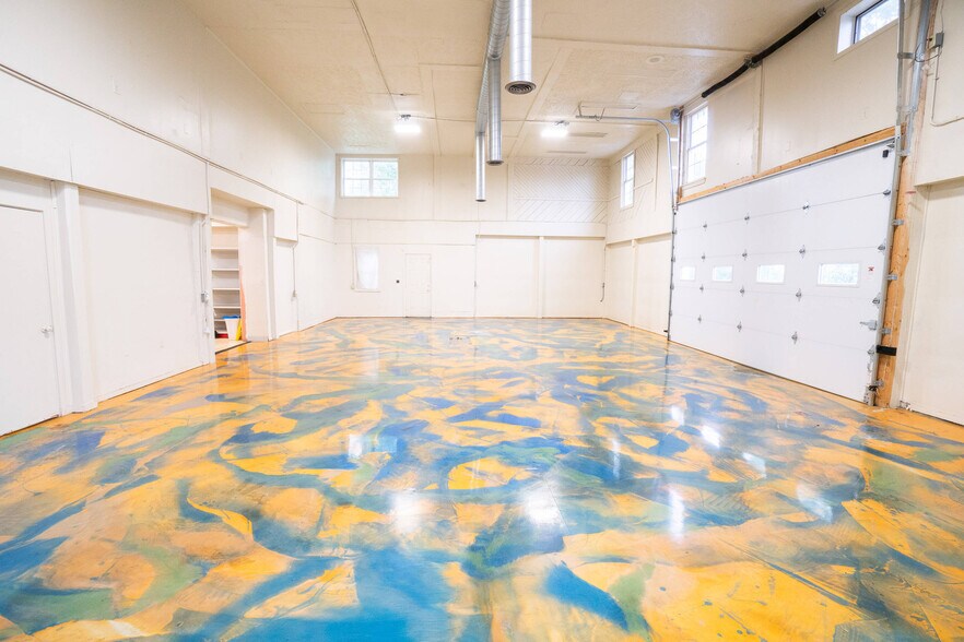 More Photos Of 8135 E 30th St, Indianapolis Light Manufacturing For Lease
