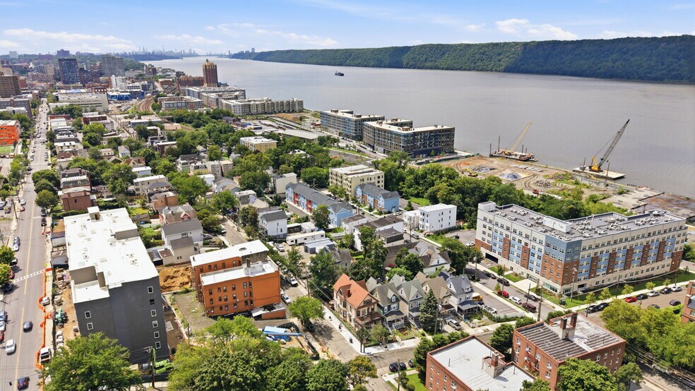 More Photos Of 258 Woodworth Ave, Yonkers Apartments For Sale