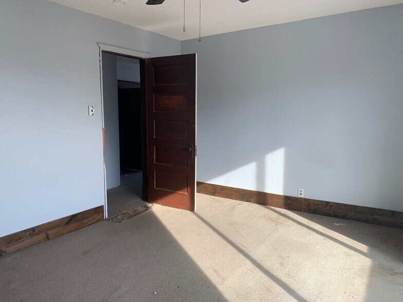 More Photos Of 325 Iris Ct, Saint Clair Medical For Sale