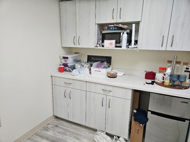 More Photos Of 11700-11706 Bowman Green Dr, Reston Office For Sale