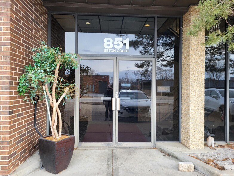 More Photos Of 851 Seton Ct, Wheeling Warehouse For Lease