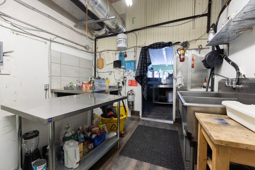 More Photos Of 1099-1101 Wellington St W, Ottawa General Retail For Lease