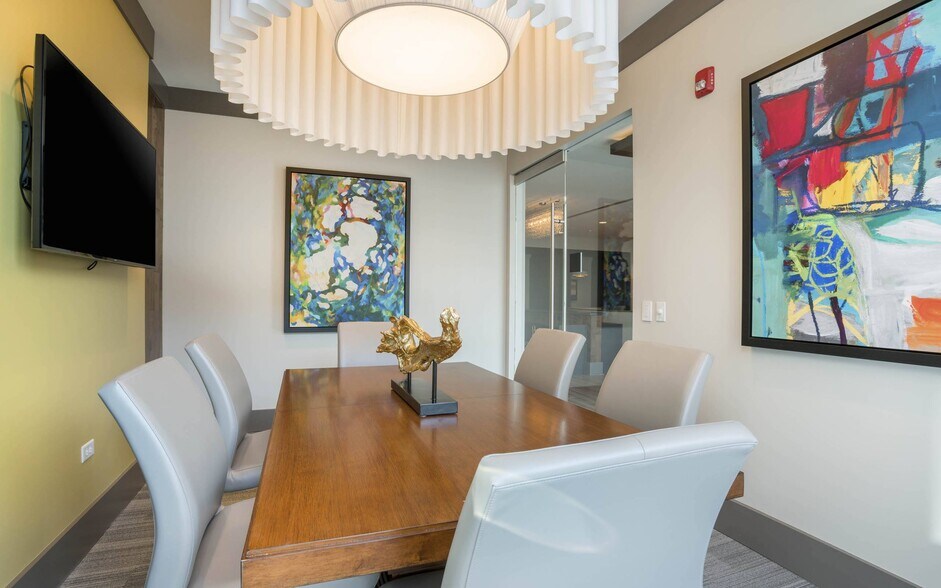 More Photos Of 801 S Financial Pl, Chicago Apartments For Lease