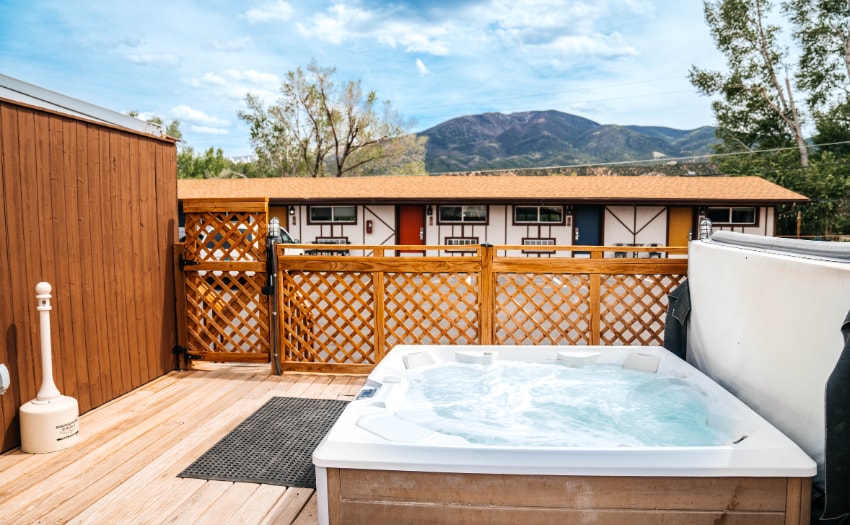More Photos Of 525 W Rainbow Blvd, Salida Hotel For Sale