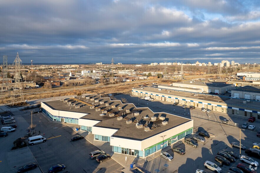More Photos Of 1122 Finch Av W, Toronto Office For Lease