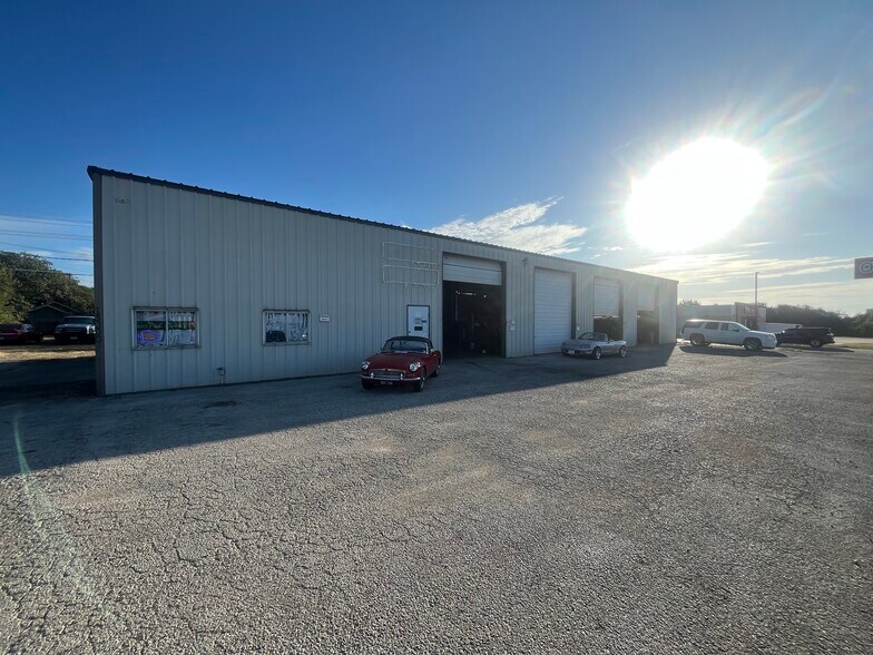 More Photos Of 13000 TX-29, Liberty Hill General Retail For Sale
