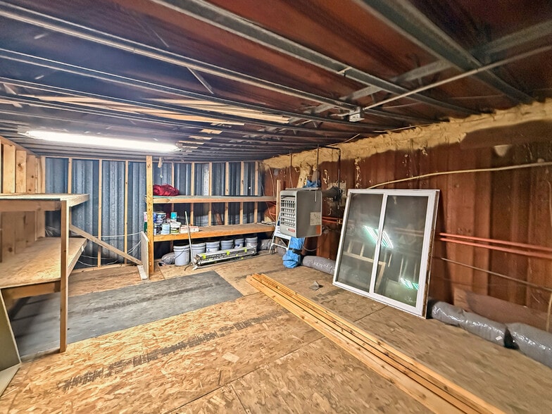 More Photos Of 10980 NE Hubbell Rd, Maxwell Industrial For Sale