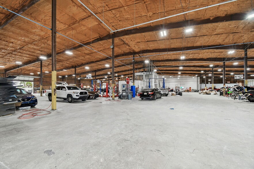 More Photos Of 4811 W Sligh Ave, Tampa Warehouse For Sale