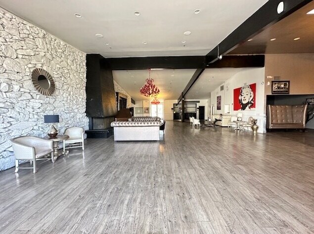 More Photos Of 14173 Green Tree Blvd, Victorville Restaurant For Lease