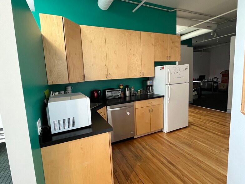 More Photos Of 2035-2043 W Wabansia Ave, Chicago Loft Creative Space For Lease