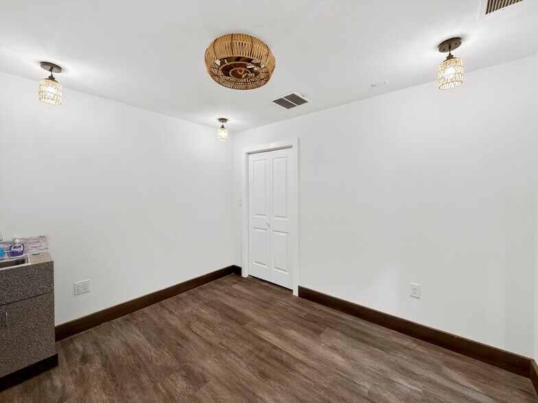 More Photos Of 612 N Third Street, Princeton Office For Sale