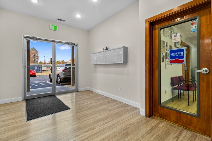 More Photos Of 1717 E 116th St, Carmel Office For Lease