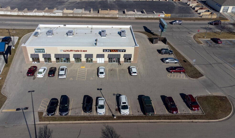 More Photos Of 1035 Frontenac Dr, Winona Storefront For Sale