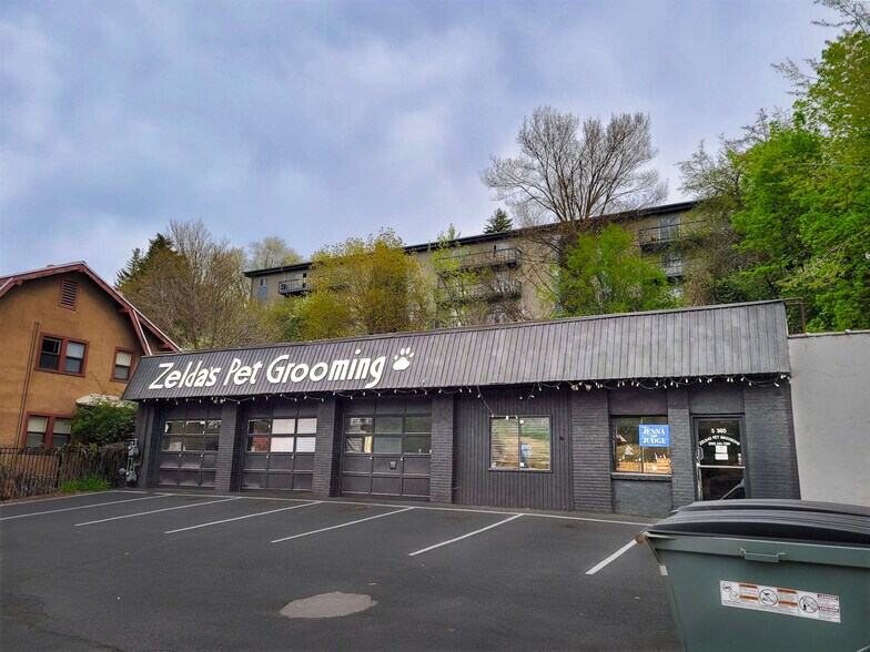 More Photos Of 360 S Grand Ave, Pullman Storefront For Sale