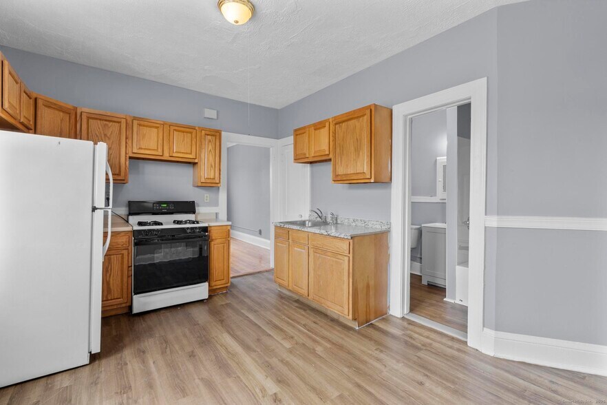 More Photos Of 36-38 School St, Hartford Apartments For Sale