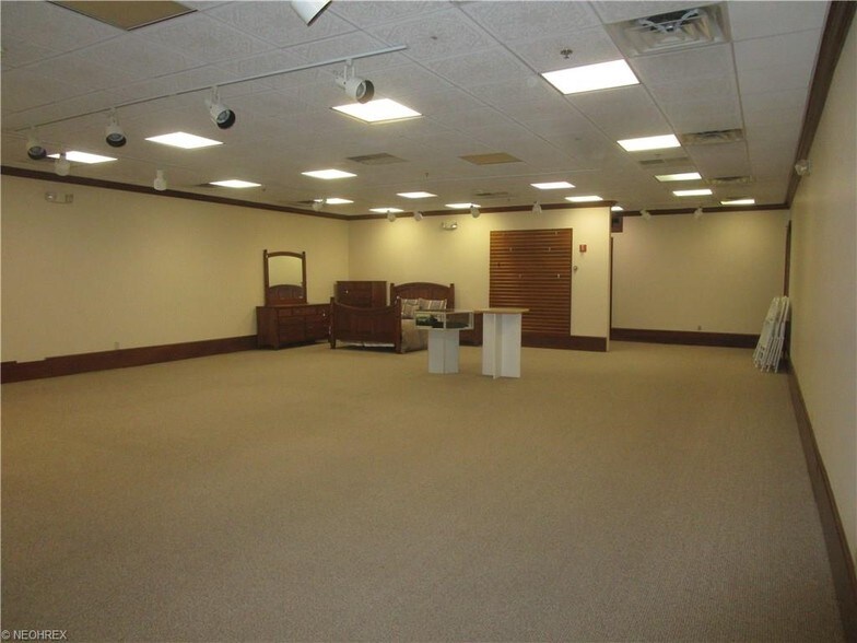 More Photos Of 701 Main St, Dresden Storefront For Lease