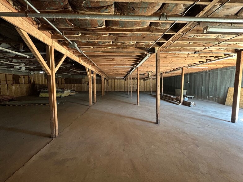 More Photos Of 300 Guthrie St, Graham Warehouse For Sale