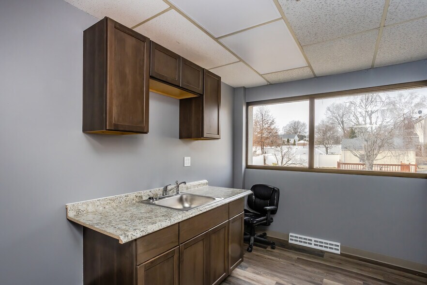 More Photos Of 239 Silas Deane Hwy, Wethersfield Medical For Lease