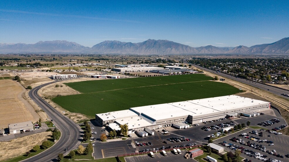 More Photos Of 1374 American Way, Payson Showroom For Sale