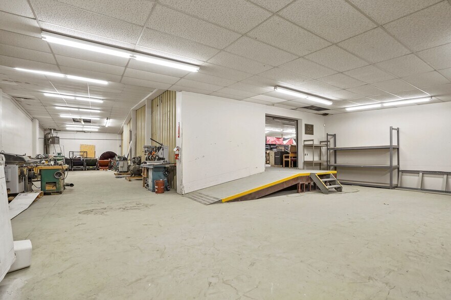 More Photos Of 3300 E 43rd Ave, Denver Manufacturing For Sale