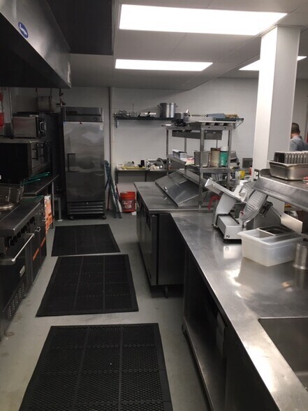 More Photos Of 4800 E Lake Blvd, Birmingham Service For Lease