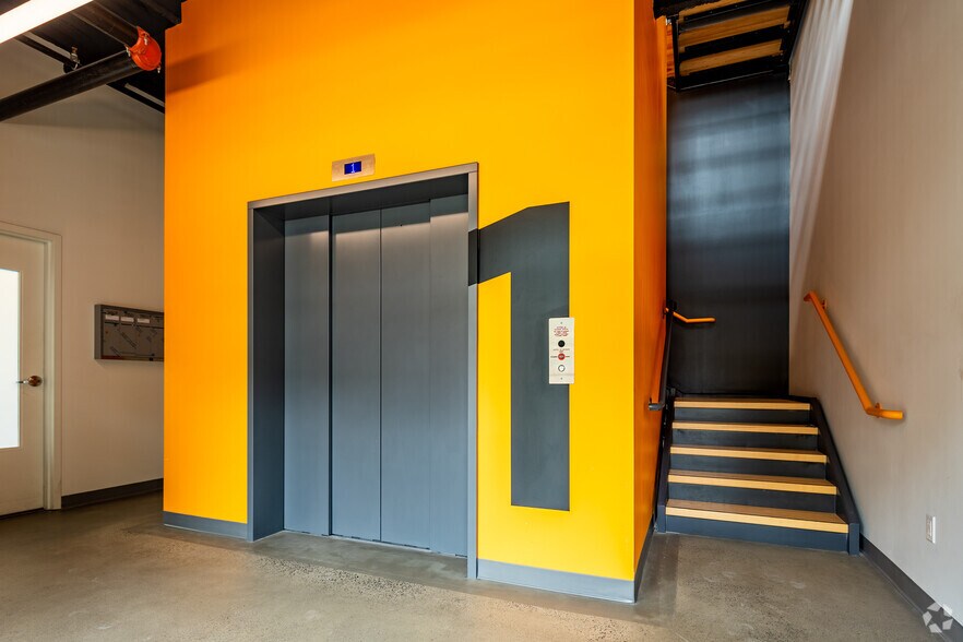 More Photos Of 3040-3050 Rue De Rouen, Montréal Office For Lease