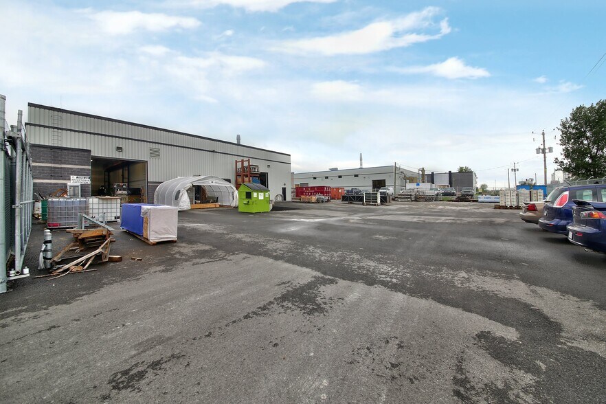 More Photos Of 130 Rue de l'Isère, Candiac Warehouse For Sale