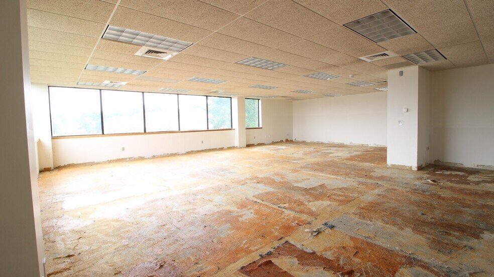 More Photos Of 2 Shaws Cv, New London Medical For Sale