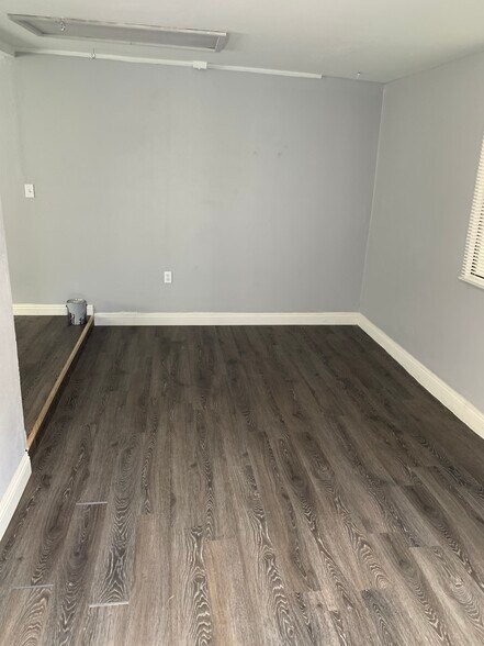 More Photos Of 701 E Balboa Blvd, Newport Beach Storefront Retail Residential For Lease