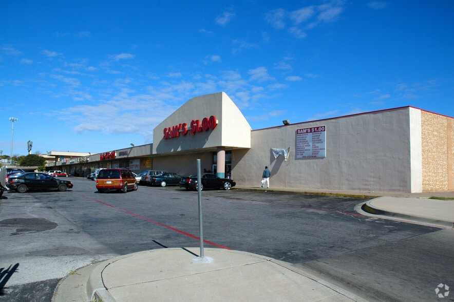 More Photos Of 3200 S Lancaster Rd, Dallas General Retail For Lease