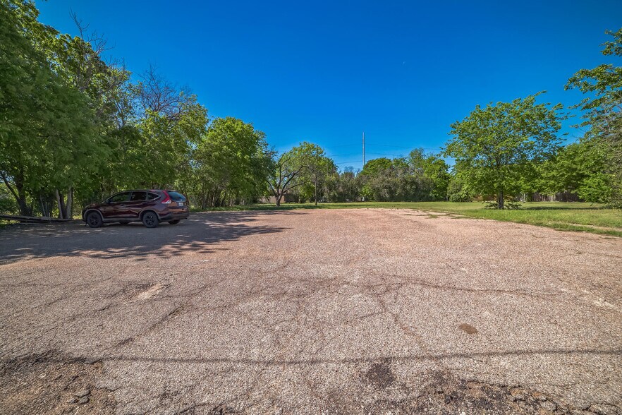 More Photos Of 810 W Rancier Ave, Killeen Unknown For Lease