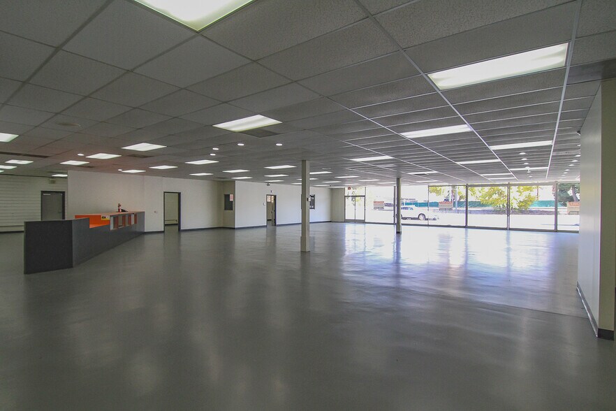 More Photos Of 26081 Bouquet Canyon Rd, Santa Clarita Freestanding For Lease