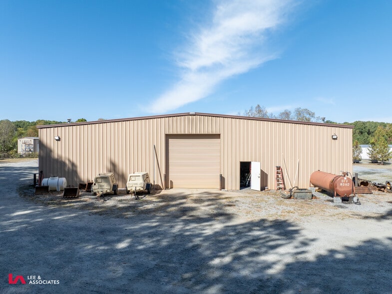 More Photos Of 210 Holt Rd, Acworth Industrial For Lease