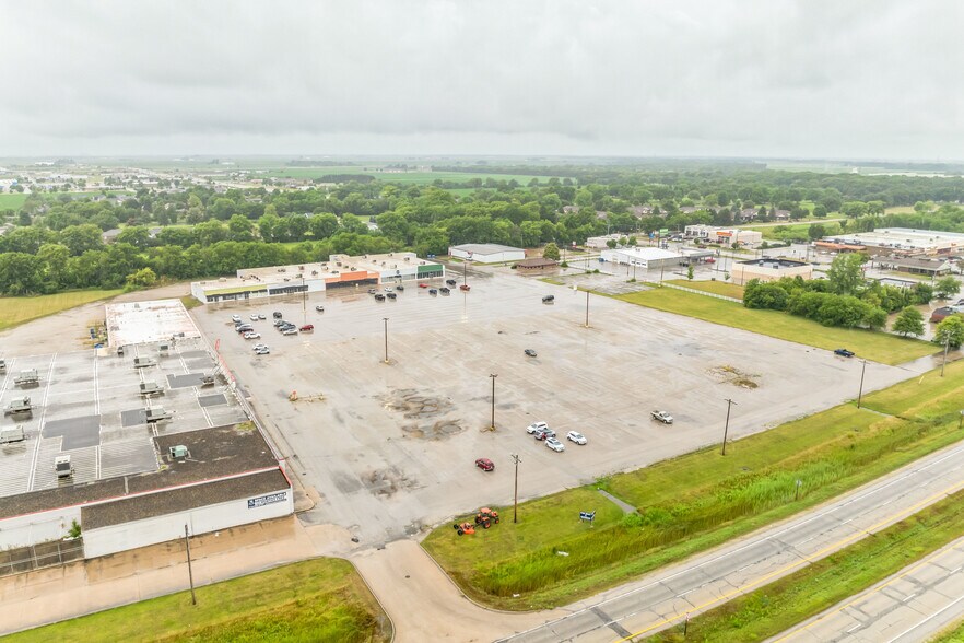 More Photos Of 1-14 W Reynolds St, Pontiac General Retail For Sale