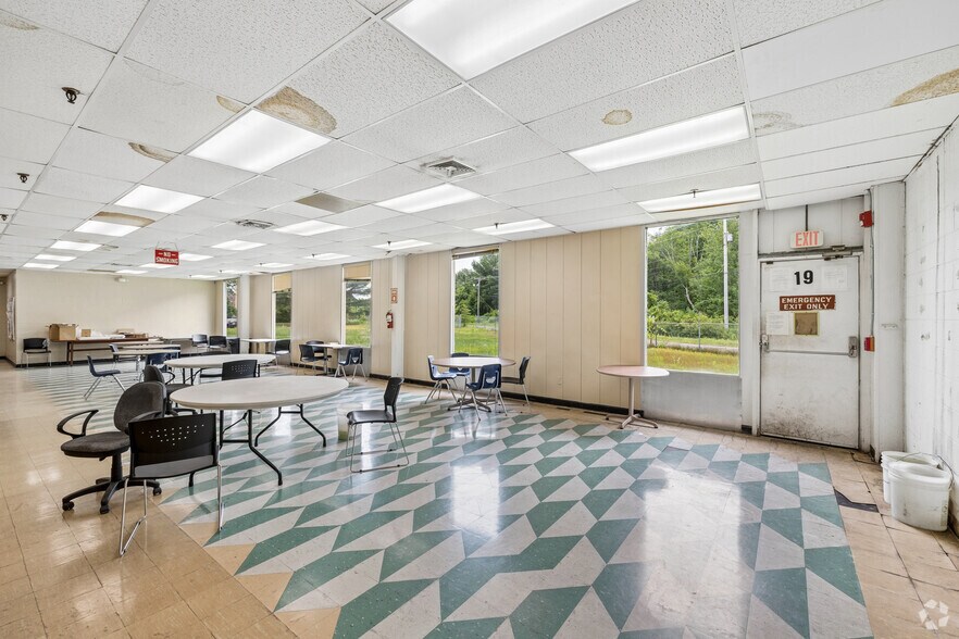 More Photos Of 24 Spring St, Florence Warehouse For Sale