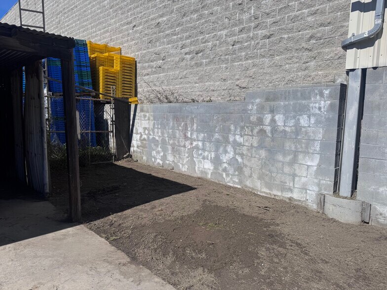 More Photos Of 225 E Redondo Beach Blvd, Gardena Industrial For Sale