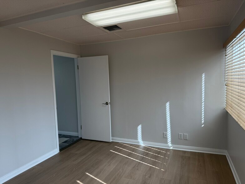 More Photos Of 1145-1147 S Robertson Blvd, Los Angeles Office For Lease