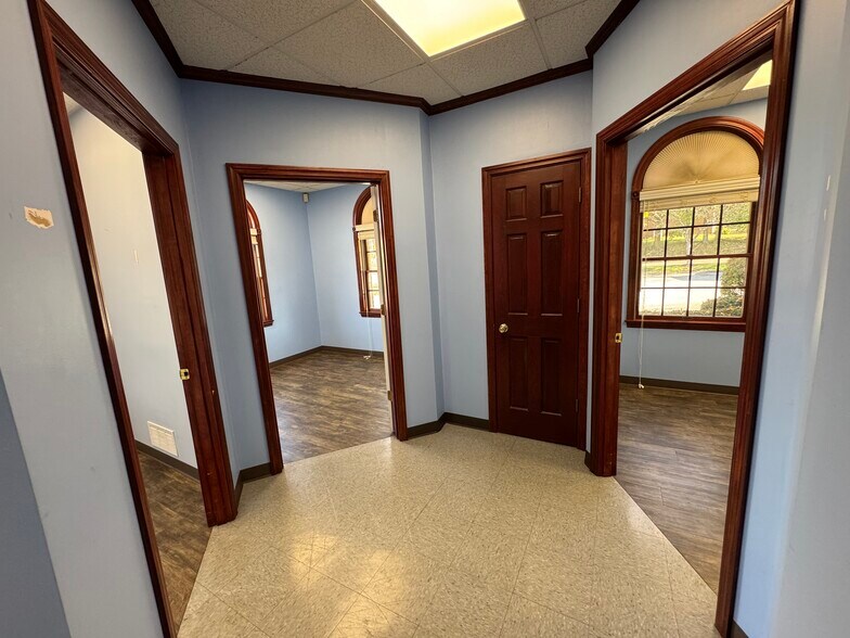 More Photos Of 514 Pellis Rd, Greensburg Medical For Lease