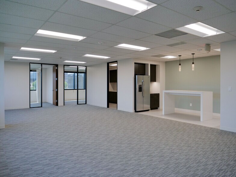 More Photos Of 15400 Knoll Trail Dr, Dallas Office For Lease