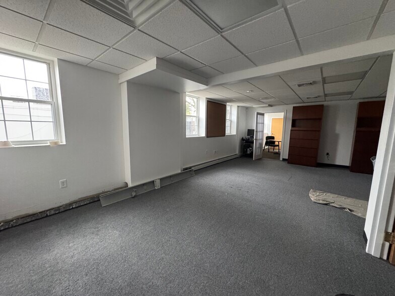 More Photos Of 901 Farmington Ave, West Hartford Medical For Lease