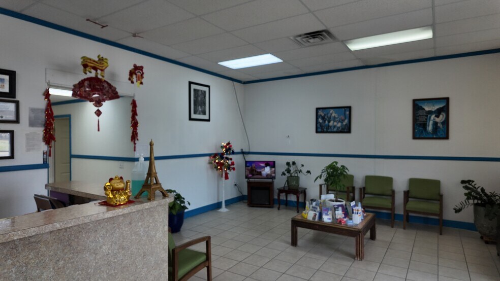 More Photos Of 2401 W Cervantes St, Pensacola General Retail For Sale