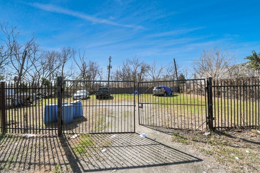 More Photos Of 1734 Allen Genoa Rd, Houston Freestanding For Sale